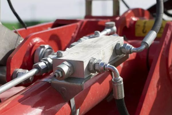 Co powoduje, że cylindry hydrauliczne nie spadają?
