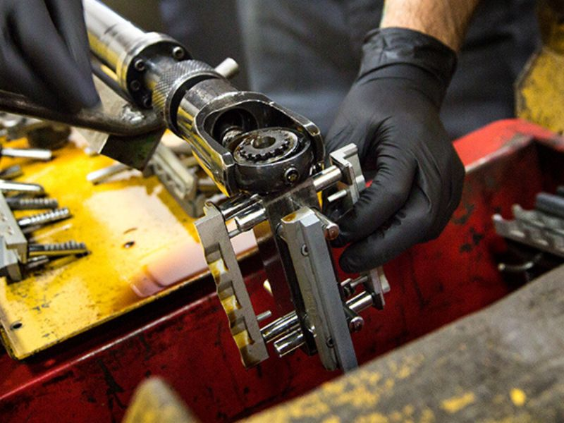 Zrozum technologię i zastosowanie synchronizacji cylindrów hydraulicznych