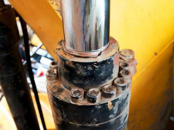 Rozwiązywanie problemów z cylindrem hydraulicznym: krótki przewodnik