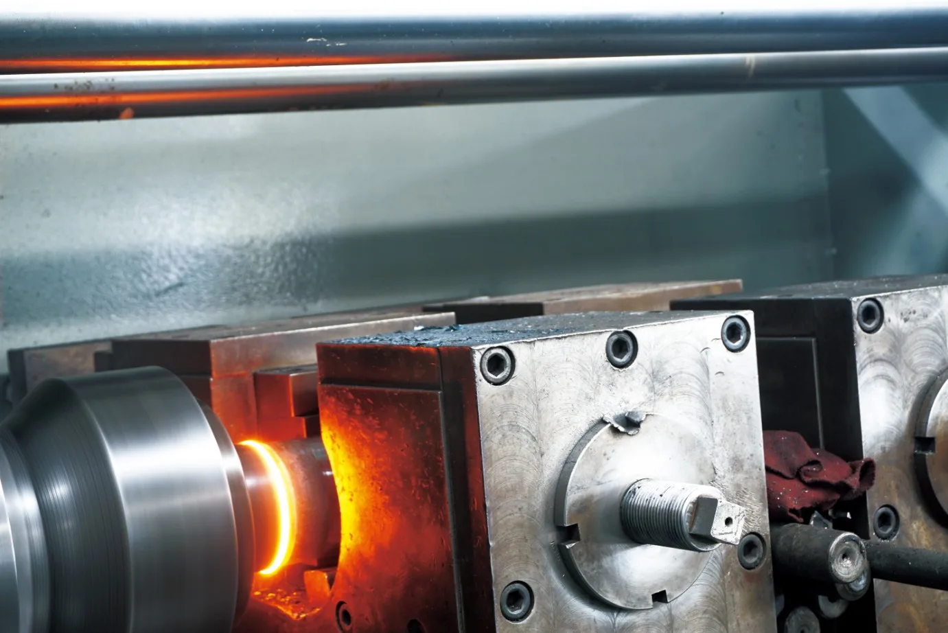 Cylindry hydrauliczne HCIC: 4 typy rdzeni i rozwiązania niestandardowe