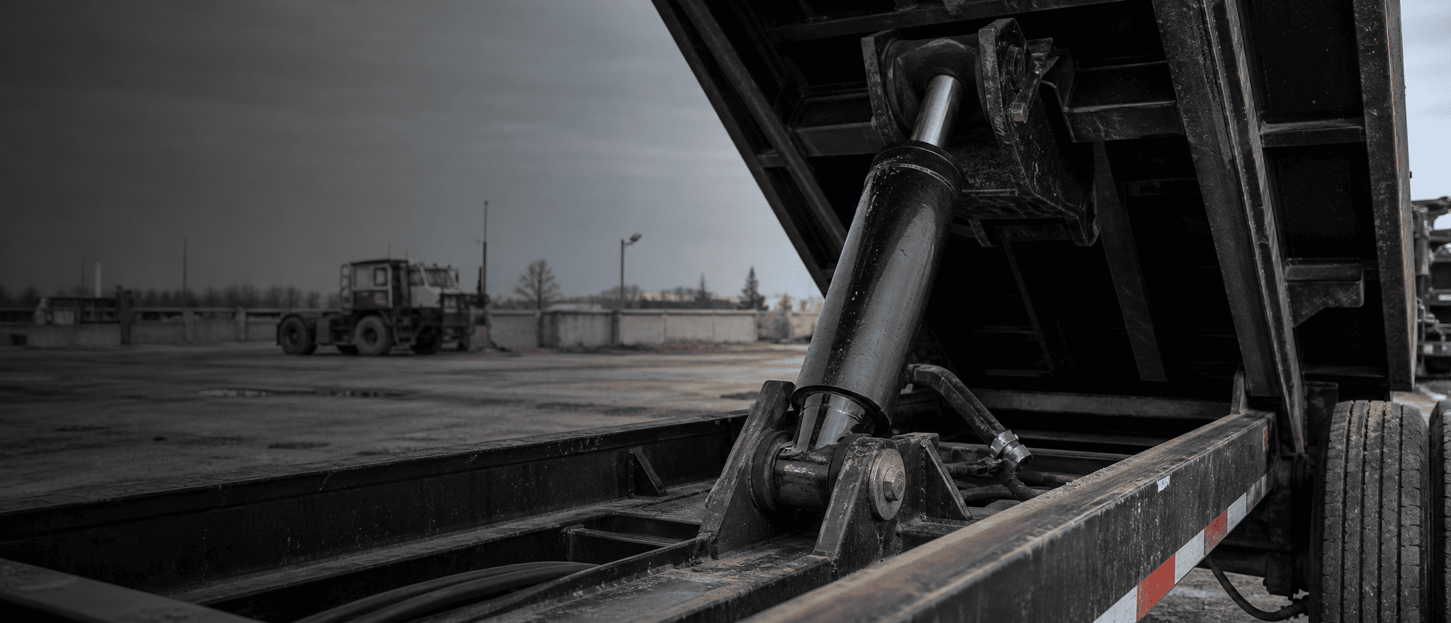 Zużycie sworznia mocującego i tulei siłownika hydraulicznego: przewodnik po inspekcji w terenie