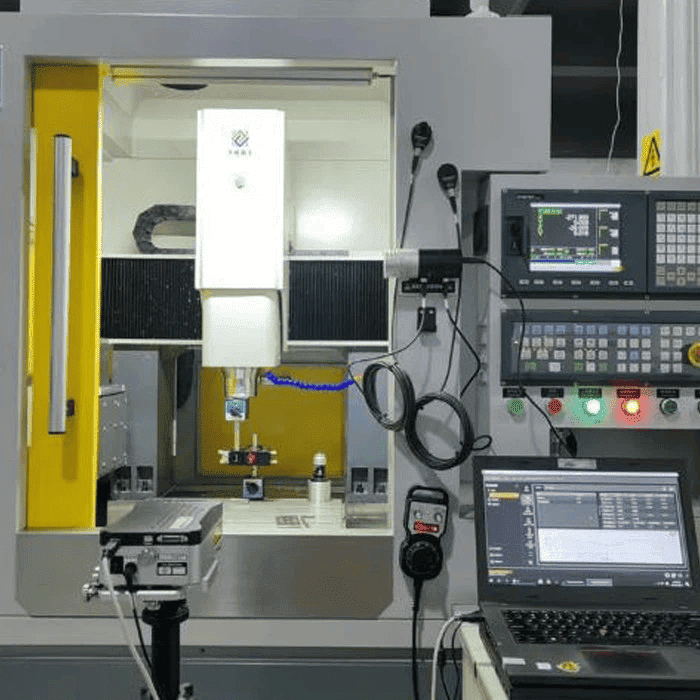 4-osiowa tokarka do drewna Cnc