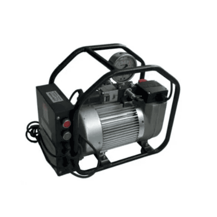 Pompa klucza dynamometrycznego zawiera jednostkę napędową